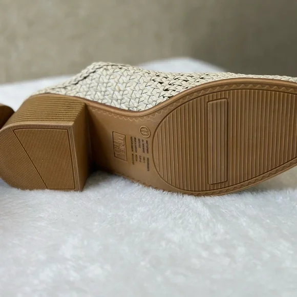 Time and Tru Women Beige Woven Mules - Picture 3 of 5